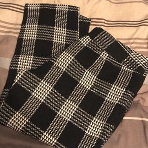 Black & white petite ankle pants